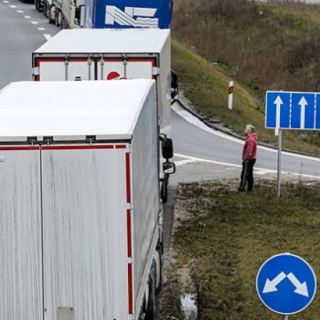 За добу Литва не впустила на свою територію 34 російські вантажівки