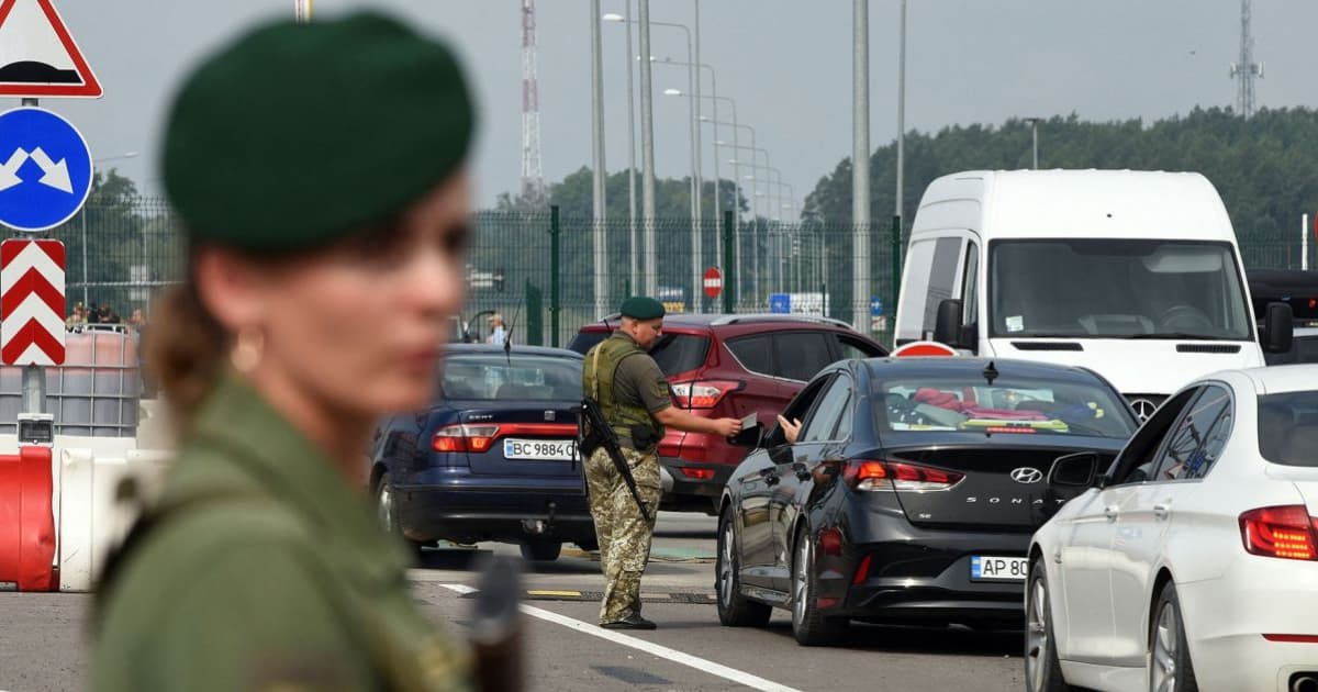 Із 12 грудня на пункті пропуску на кордоні з Польщею почне працювати єЧерга для вантажівок