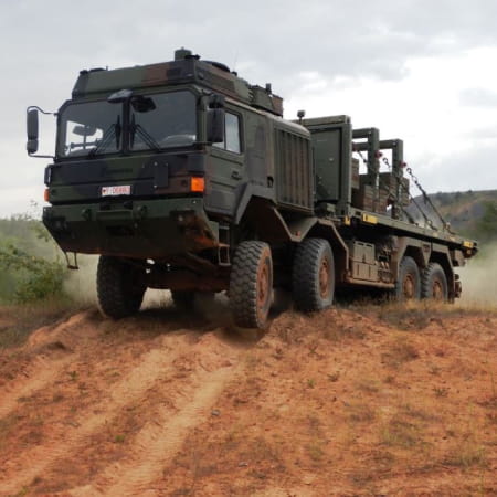 Німеччина передасть Україні логістичні вантажівки HX 8x8