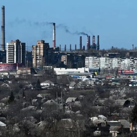 Озброєні люди обстріляли сім’ю з восьми людей в Макіївці на Донеччині