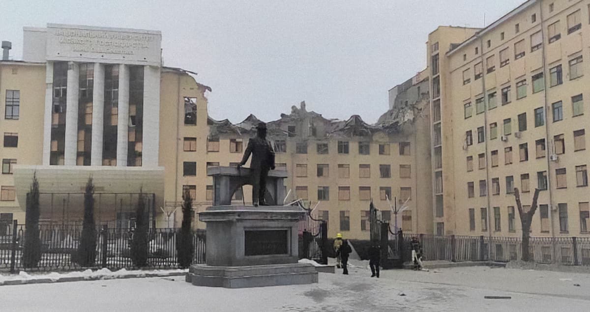 Russians shelled a residential building in the center of Kharkiv