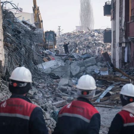 Ukrainian woman and her son rescued from the rubble in Türkiye