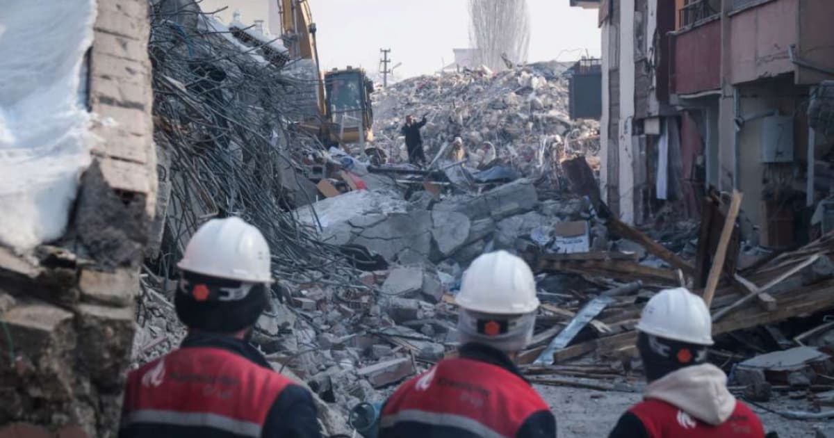 Ukrainian woman and her son rescued from the rubble in Türkiye