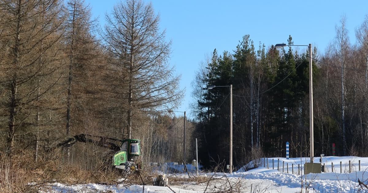 У Фінляндії почали зводити паркан на кордоні з Росією