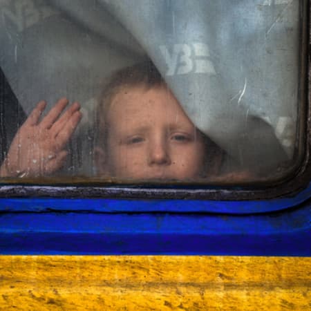 Мінреінтеграції пропонує запровадити механізм примусової евакуації неповнолітніх із зони активних бойових дій