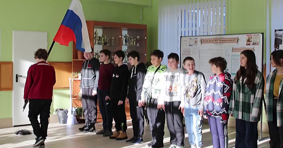 In the temporarily occupied Mariupol, Russians force schoolchildren to raise the Russian flag and listen to the Russian anthem