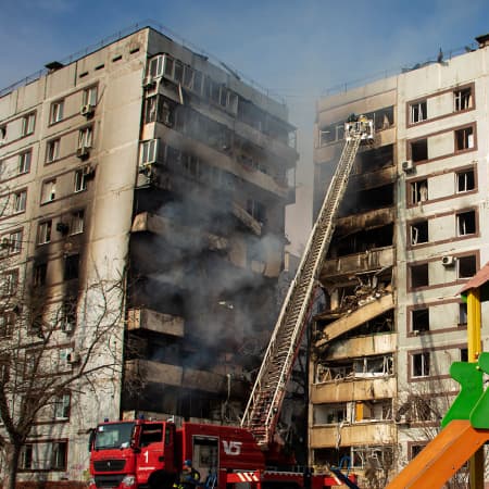 У Запоріжжі російські війська поцілили у багатоповерхівку з реактивної системи залпового вогню «Смерч»