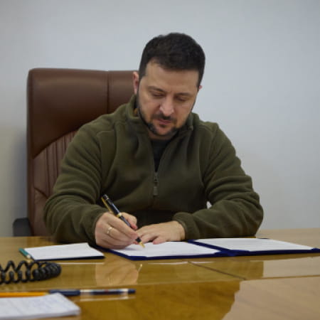 Володимир Зеленський підписав Закон про обов'язкові іспити з основ Конституції, історії та державної мови для отримання громадянства України