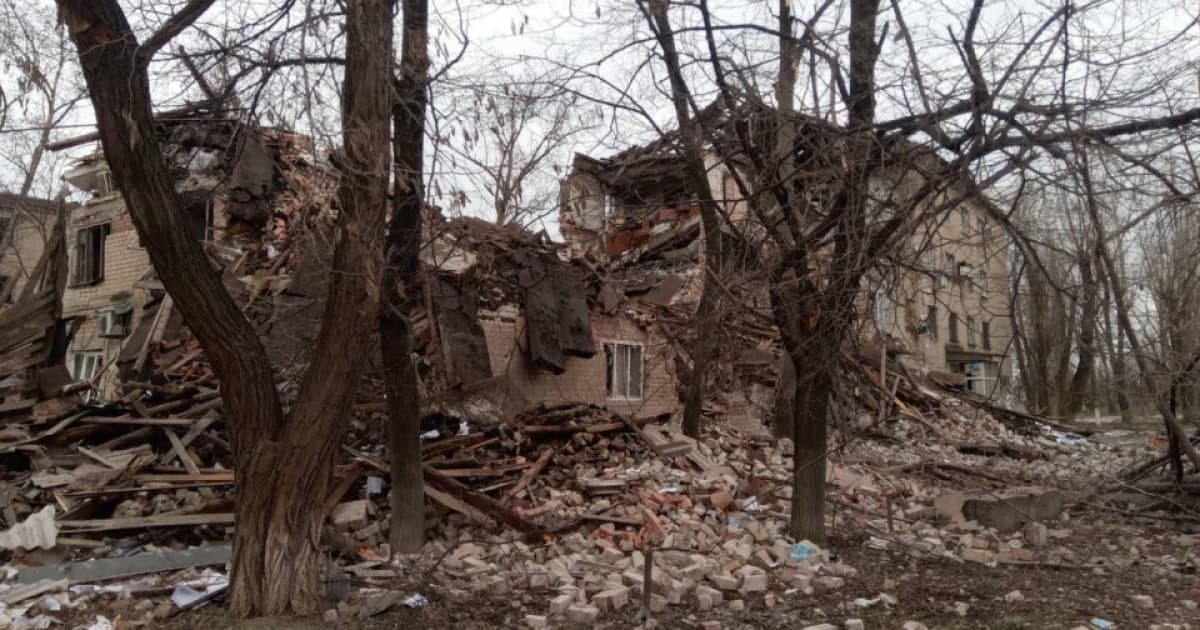 В Авдіївці з-під завалів не можуть дістати людей, спецтехніка не може заїхати через обстріли