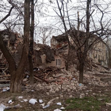 В Авдіївці з-під завалів не можуть дістати людей, спецтехніка не може заїхати через обстріли