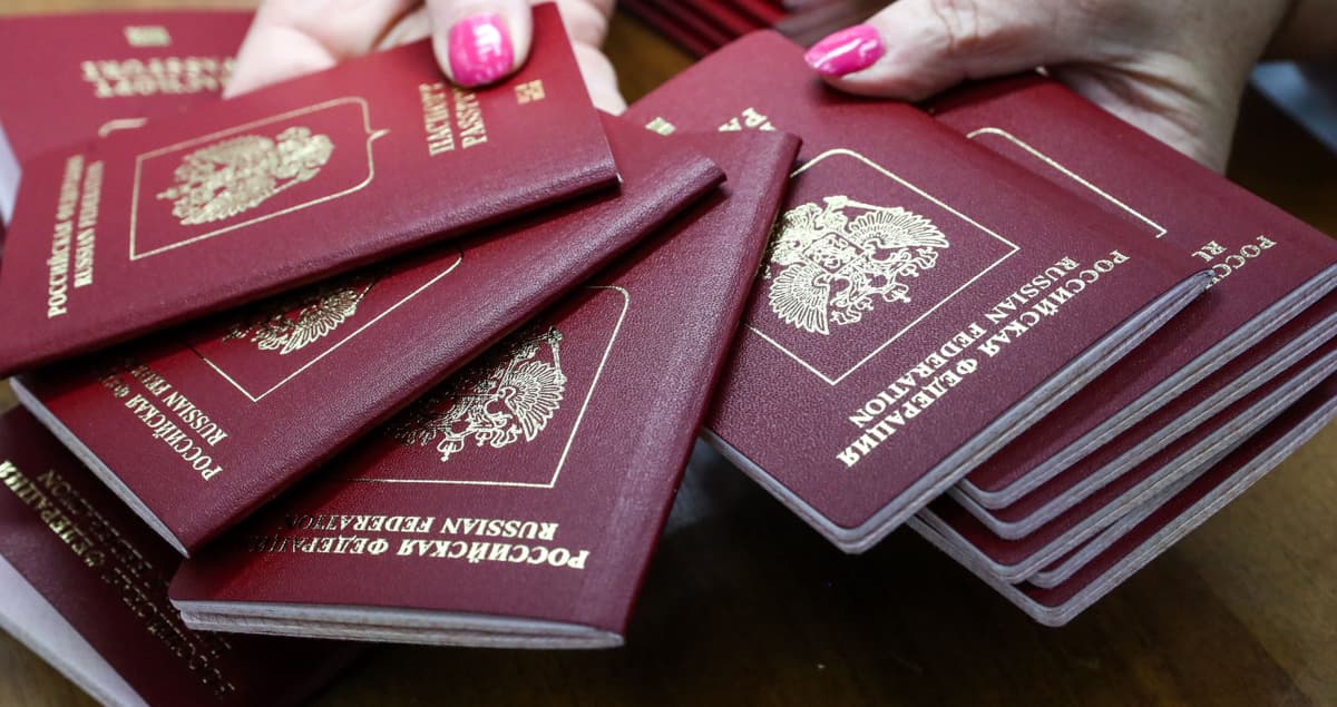 Russians conduct raids to intimidate locals into getting Russian passports in the Kherson region