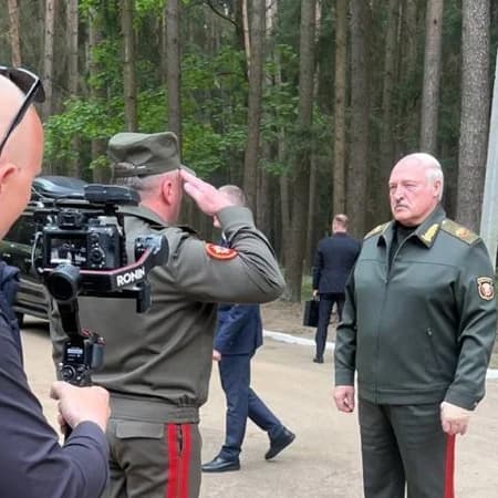 Самопроголошений президент Алєксандр Лукашенко нібито приїхав у центральний командний пункт Військово-Повітряних сил Білорусі