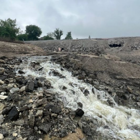 The water level in Kherson has already dropped by over 3 metres, but more than 30 de-occupied settlements are still flooded