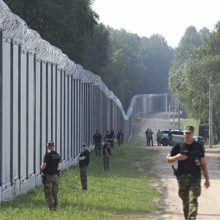 Польща відправить 10 тисяч військових для підкріплення кордону з Білоруссю