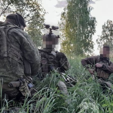 На Херсонщині рух опору підірвав екіпаж автомобіля так званої російської «поліції» радіокерованим фугасом