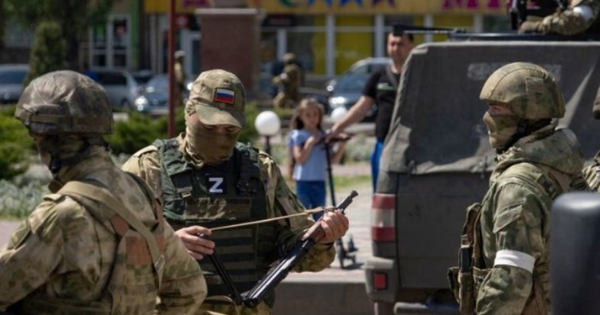 Representatives of the occupation police are looking for people who have not yet received Russian passports in the temporarily occupied part of the Kherson region