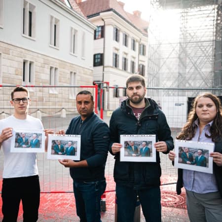 Hungarian opposition threw red paint on Prime Minister Viktor Orbán's office