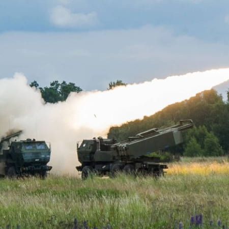 Ще 4 реактивні системи залпового вогню «HIMARS» прибули в Україну