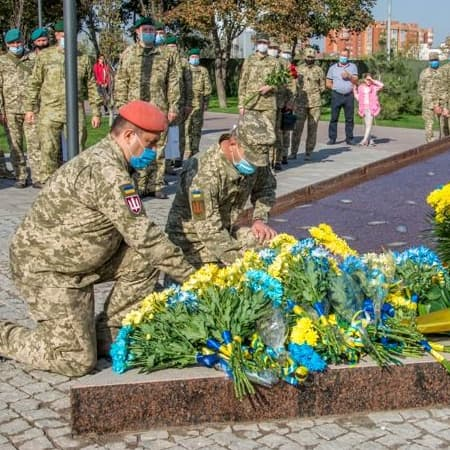 У Маріуполі росіяни демонтують меморіал пам’яті військовим маріупольцям, які загинули, захищаючи Україну