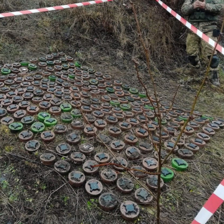 У тимчасово окупованому Маріуполі росіяни примушують містян власноруч знешкоджувати вибухонебезпечні предмети