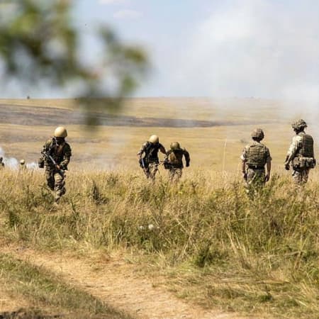 ЗСУ влучили у Бериславський машинобудівний завод на Херсонщині, де росіяни розташували свою техніку, боєприпаси та живу силу