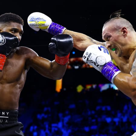 Oleksandr Usyk defeated Anthony Joshua and retained the title of world heavyweight champion