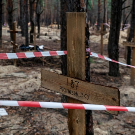 On the outskirts of the liberated Izium, a mass burial of soldiers of the Ukrainian Armed Forces was discovered