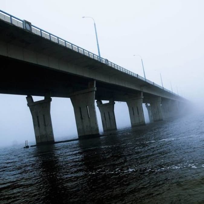 У районі Антонівського мосту резерви російської техніки, які готували до переправи, потрапили під вогневе ураження ЗСУ