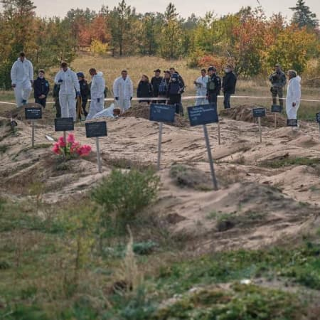 In Lyman and Sviatohirsk, the exhumation and reburial of those killed during the occupation have started