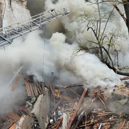 У результаті атаки дронами-камікадзе в Шевченківському районі столиці стався вибух в житловому будинку