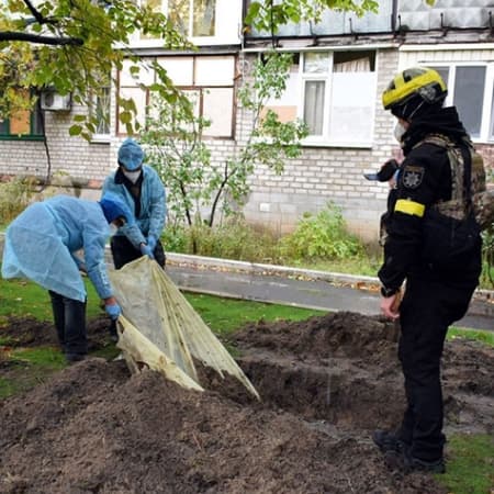 У деокупованому Лимані завершили ексгумацію на місці найбільшого масового поховання