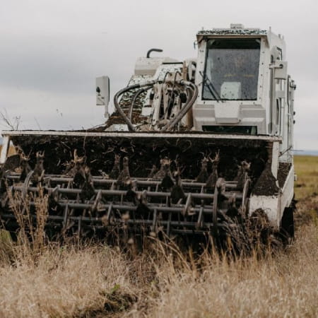 На Харківщину прибула найбільша машина для розмінування Armtrac 400