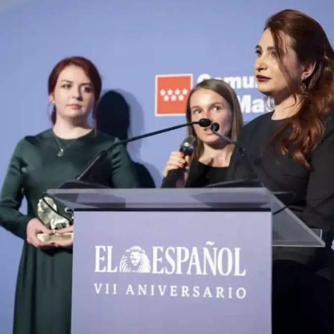 Relatives of Azovstal defenders and Mariupol female defenders receive the Spanish edition El Español award —  the Association of Azovstal defenders