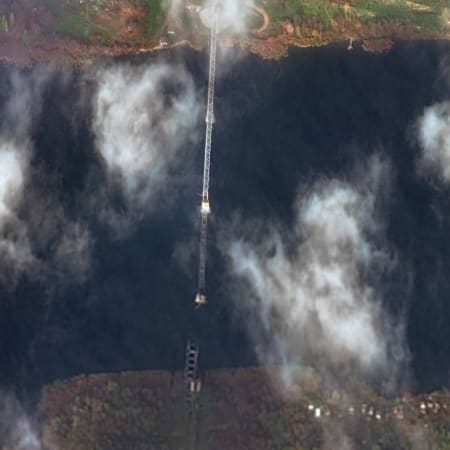 Satellite images of the blown-up bridges in the Kherson region were published online — The New York Times journalist Christiaan Triebert