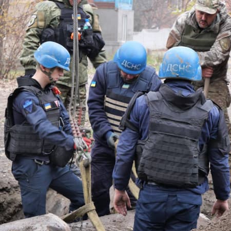 У Запоріжжі успішно провели операцію з вивезення ракети, що впала в одному з районів міста