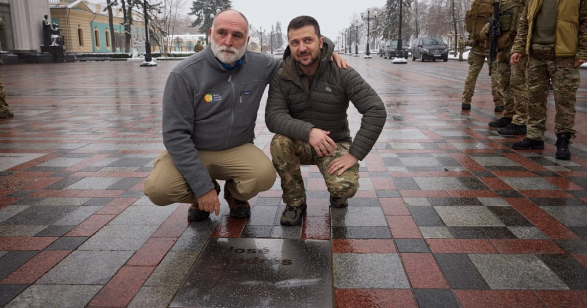 На Алеї сміливості зʼявилась табличка на честь засновника World Central Kitchen Хосе Андреса