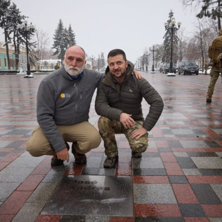 На Алеї сміливості зʼявилась табличка на честь засновника World Central Kitchen Хосе Андреса