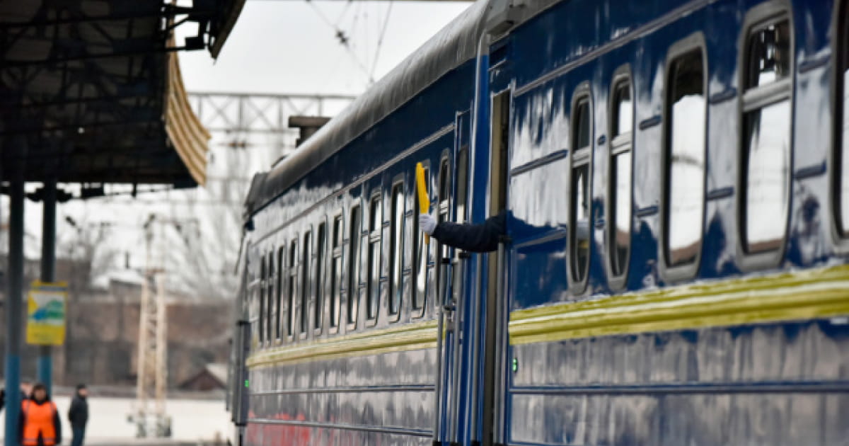 Укрзалізниця продовжує рух, однак через знеструмлення мережі 81 потяг затримується на понад годину