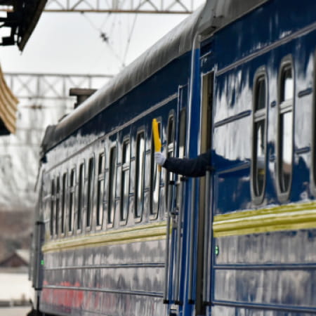 "Ukrzaliznytsia" still operates, but due to power outage, 81 trains are delayed for more than an hour