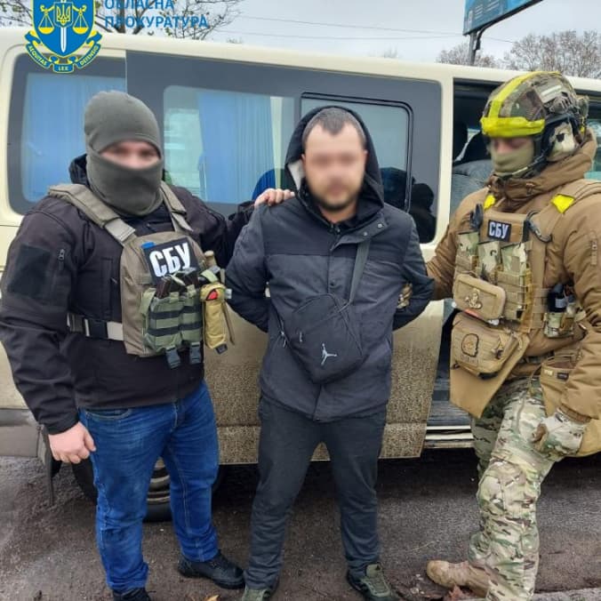 Трьом працівникам слідчого ізолятора у деокупованому Херсоні СБУ повідомила про підозру у держзраді