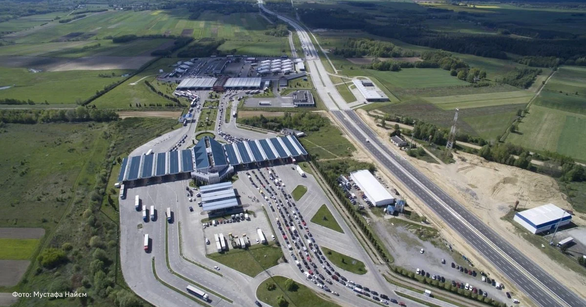 Polish farmers block the last open checkpoint for trucks at the Krakovets — Korczowa border with Ukraine